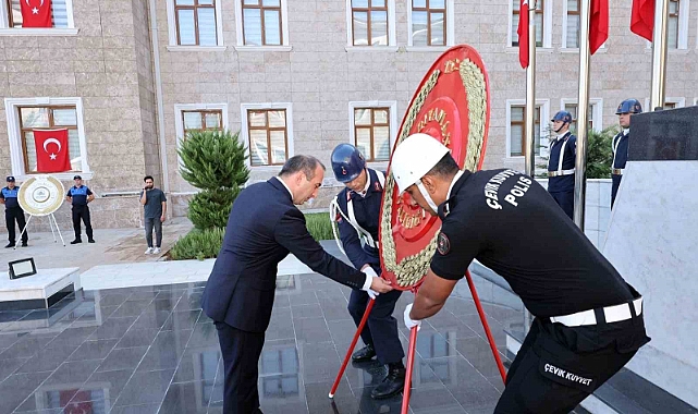 Zafer Bayramı, törenle kutlandı