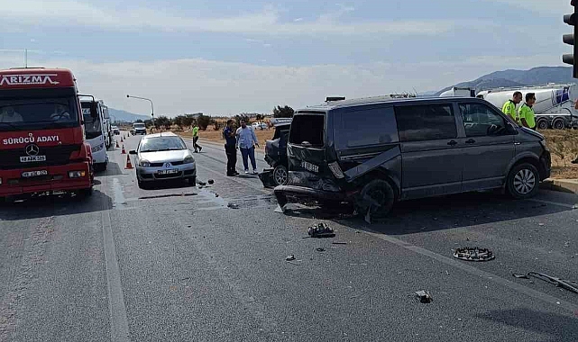 3 aracın karıştığı zincirleme trafik kazası: 2 yaralı