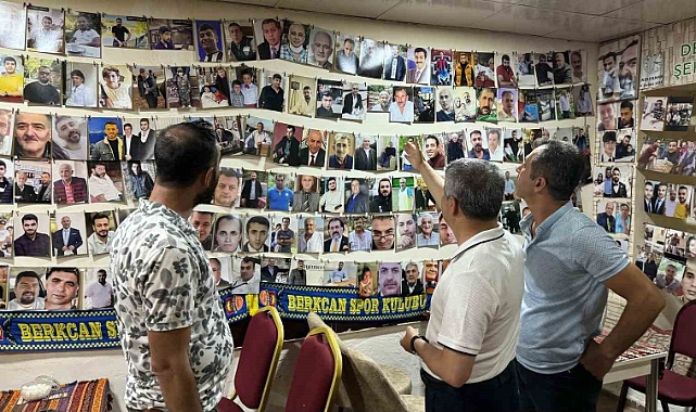 Alkayış, ‘Deprem şehitlerinin’ fotoğraflarıyla dolu çay ocağını ziyaret etti