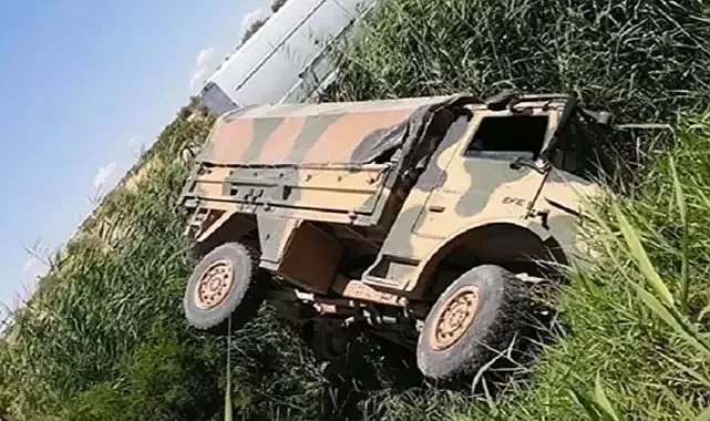 Askeri araç devrildi: 2 yaralı