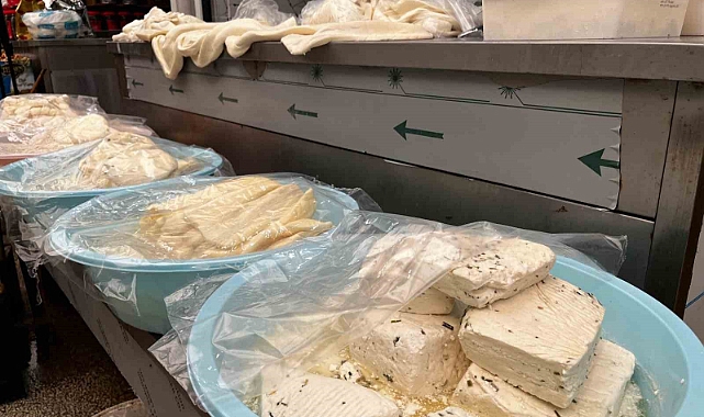 Babasından devraldığı mesleği oğlu ile birlikte sürdürüyor