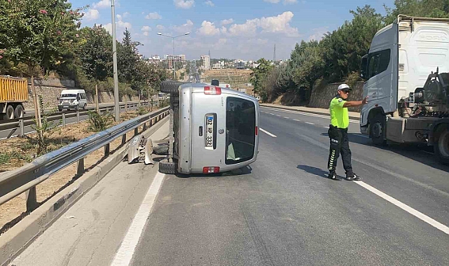 Bariyerlere çarparak takla attı: 1 yaralı
