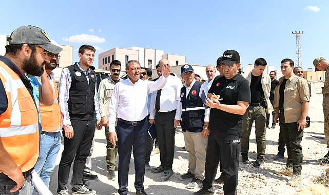 Deprem konutları Vali'nin takibinde