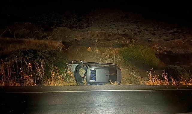 Devrilen otomobildeki 8 kişi yaralandı
