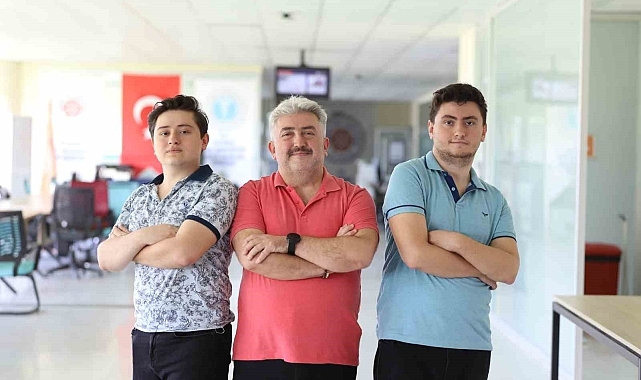 Eşinin evlilik şartını yerine getirdi, 24’üncü üniversitesini oğullarıyla okuyacak