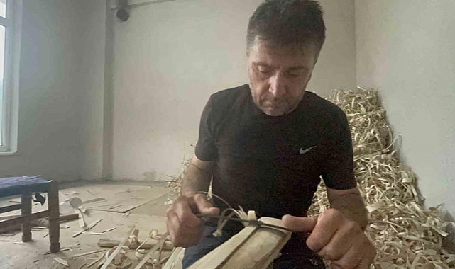 Fındık dalı onun ellerinde sanata dönüşüyor