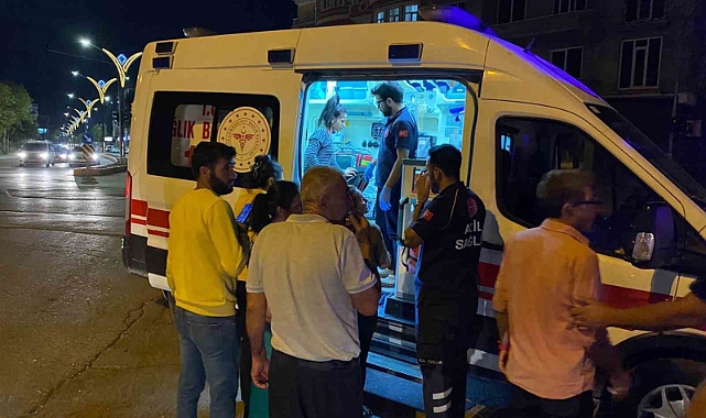 Hafif ticari araç ile motosiklet çarpıştı: 1 yaralı