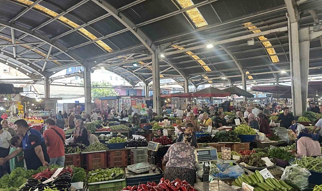 Halk pazarına yoğun ilgi