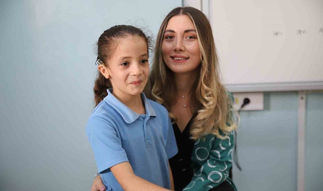 İşitme cihazı 7 yaşındaki Ecrin’i başarıya ulaştırdı