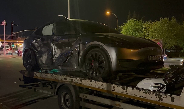 Lüks araç ile motosiklet çarpıştı: 1 ölü, 1 ağır yaralı