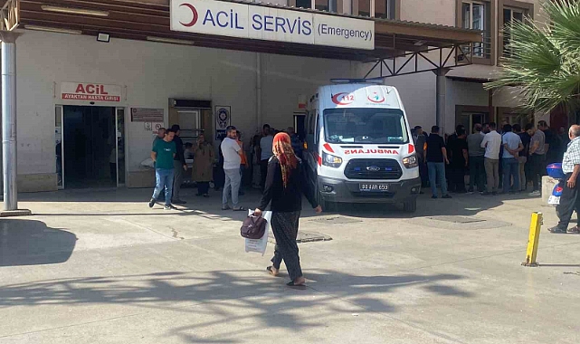 Motosiklet ile kamyonet çarpıştı, anne ile oğlu ağır yaralandı