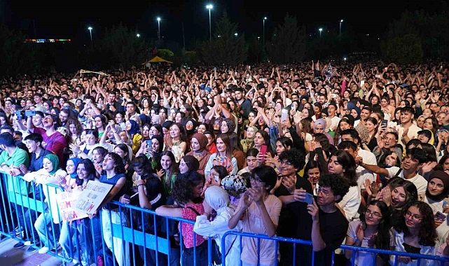 Pinhani konseri büyük ilgi