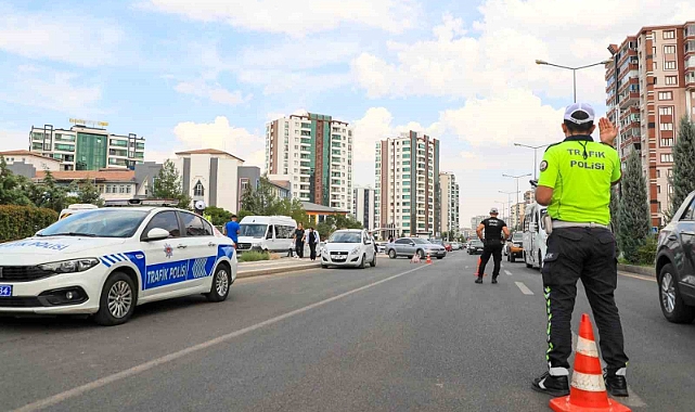 Polis ekipleri yeni eğitim döneminde sahada