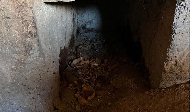 Temel kazısı yapılırken Roma dönemine ait mezar bulundu