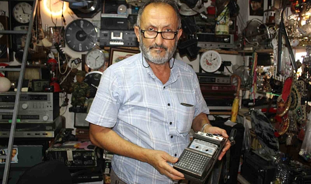Tozlu raflarda meraklısını bekliyor