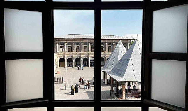 Turistler şehrin tarihi dokusuna hayran kalıyor