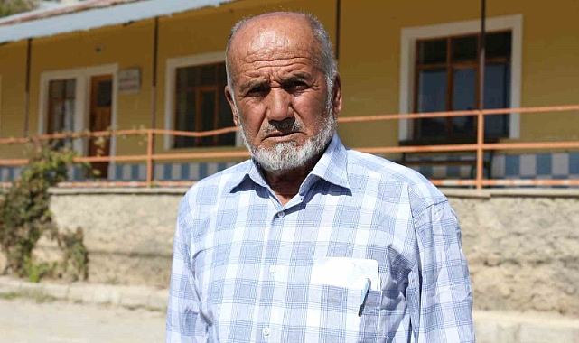 40 yıldır muhtarlık yapmanın gururunu yaşıyor