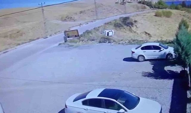 6 kişinin yaralandığı kaza anı kameralara yansıdı