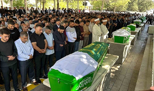 6 tabut yan yana dizildi, göz yaşları sel oldu