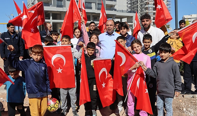BAŞKAN NİHAT ÇİFTÇİ ÇOCUKLARLA AĞAÇ DİKTİ