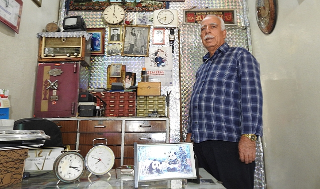 Beş metrekarelik dükkanında 60 yıldır zamana ayar veriyor
