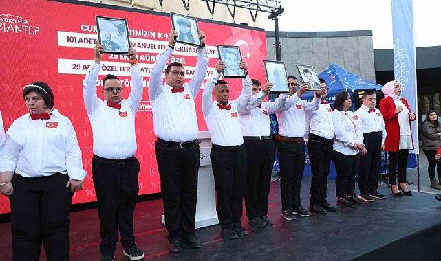 Down sendromlu bireyler TUSAŞ şehitlerini andı, duygu dolu anlar yaşandı