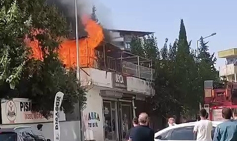 Çatıda çıkan yangın korkuttu