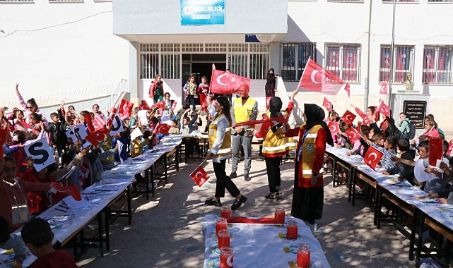 ÇOCUKLAR, HALİLİYE BELEDİYESİ İLE 29 EKİM COŞKUSUNU YAŞADI 