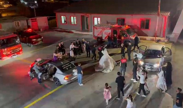 Gelin ve damat itfaiye araçları arasında doyasıya eğlendi