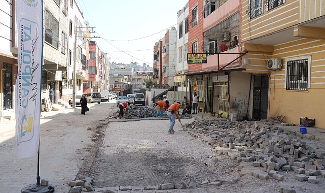 HALİLİYE’DE ÜSTYAPI ATAĞI İLE SOKAKLAR ONARILIYOR