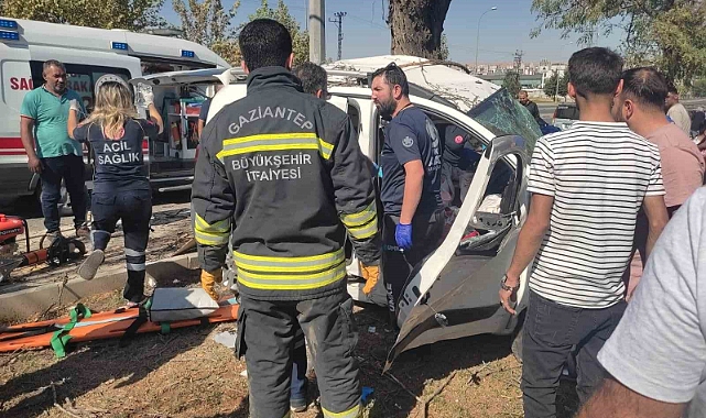 Kontrolden çıkan araç ağaca çarparak durabildi: 2 yaralı