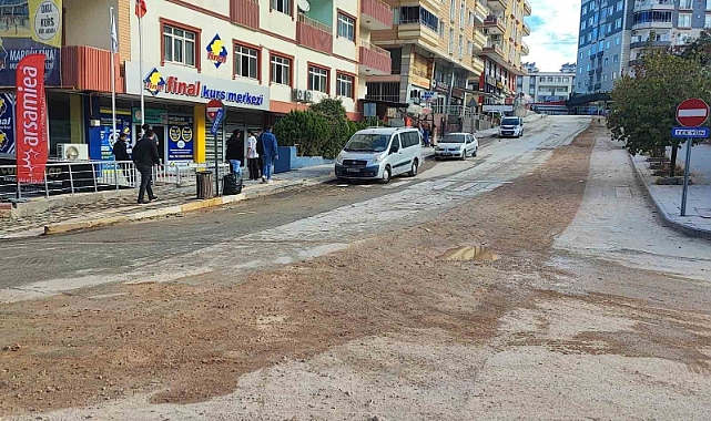 Köstebek yuvasına dönen yollar vatandaşı çileden çıkardı
