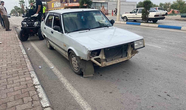 Motosiklet sürücüsü önce otomobile, sonra yayalara çarptı: 3 yaralı