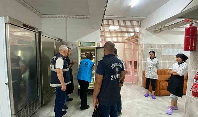Okulda tarihi geçmiş 80 kilo ete el konuldu