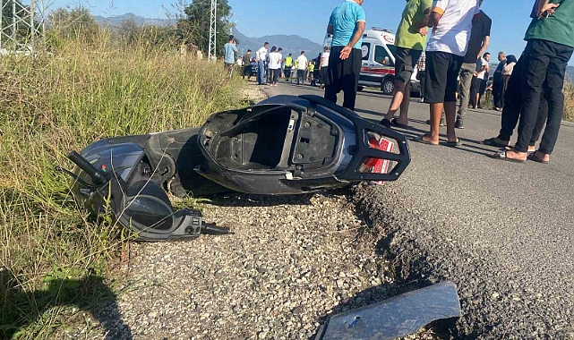 Otomobille çarpışan elektrikli motosikletteki çocuk öldü, kuzeni ağır yaralandı