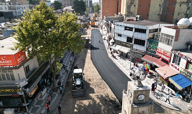 ŞANLIURFA BÜYÜKŞEHİR BELEDİYESİ'NDEN VİRANŞEHİR'E SICAK ASFALT