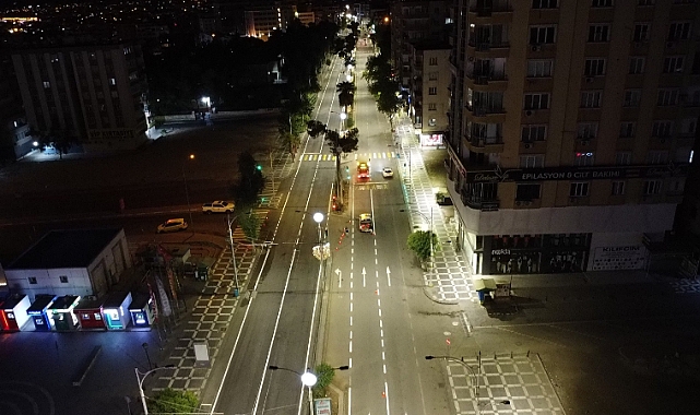 ŞANLIURFA’DA YOL ÇİZGİ VE YAYA GEÇİDİ ÇALIŞMALARI ARALIKSIZ DEVAM EDİYOR