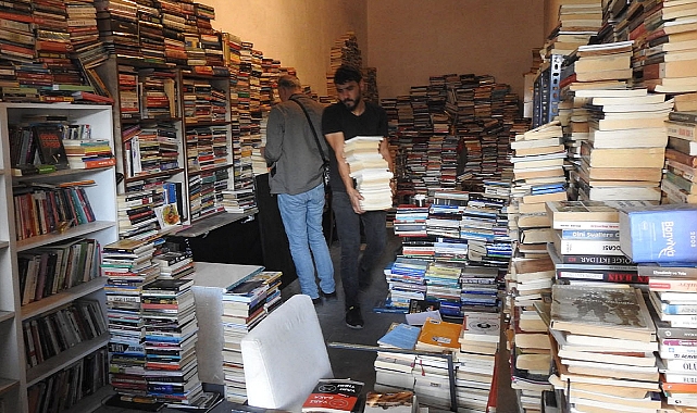 Sokaklardan toplanan kitaplar yeniden hayat buluyor