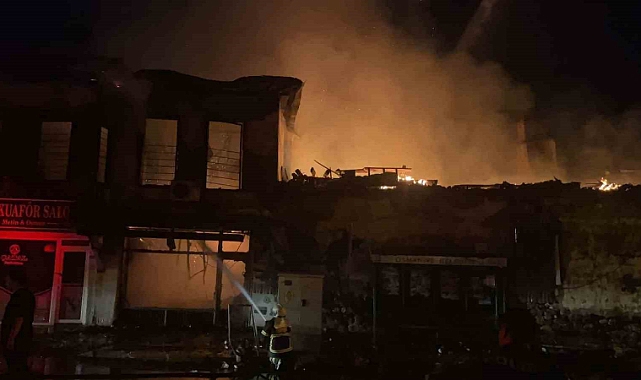 Tarihi konakta çıkan yangın söndürüldü
