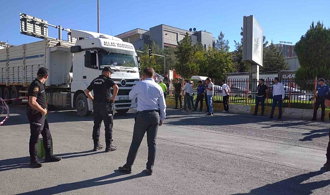 Tırın çarptığı kadın hayatını kaybetti