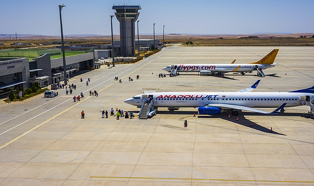 Urfa'dan İzmir ve Antalya'ya uçuşlar başladı