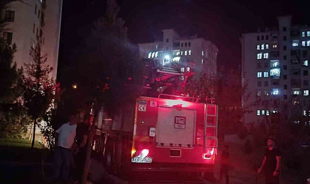Yangın merdiveninde yangın paniğe neden oldu