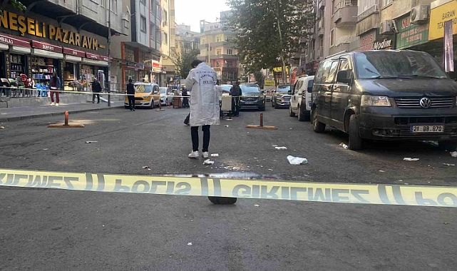 3 kişiyi bıçaklayan saldırgan polis tarafından etkisiz hale getirildi