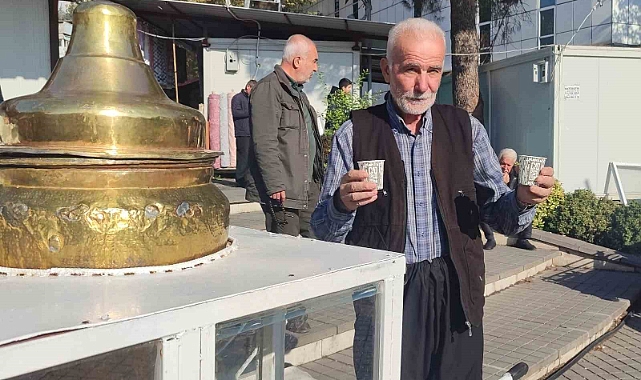 41 yıllık salepçisi insanların içini ısıtıyor