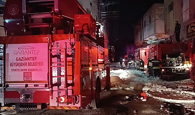 Ayakkabı ve terlik imalathanesinde yangın