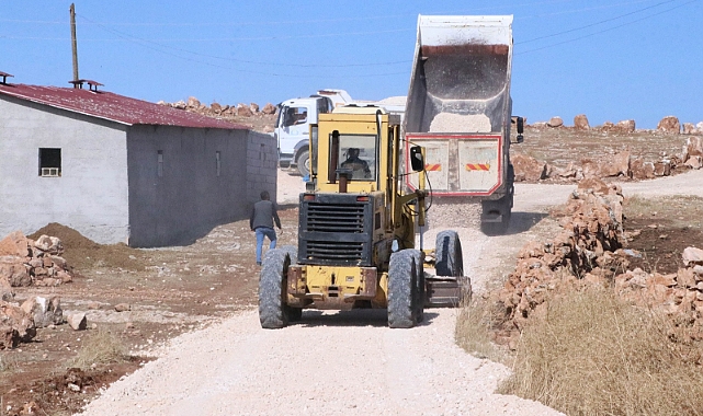 BAŞKAN CANPOLAT İLE KIRSAL MAHALLELER KONFORLU YOLLARA KAVUŞUYOR