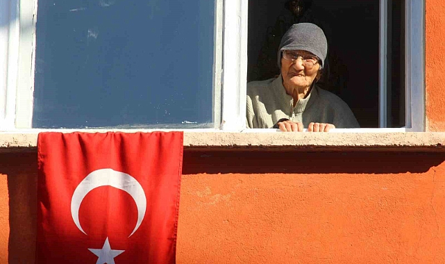 Bir asırlık Fatma nine: “ Yeniden doğsam aynı hayatı yaşamak isterdim”