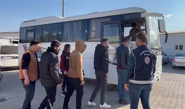 Durdurulan otobüste 10 kaçak göçmen yakalandı