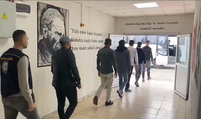 Durdurulan otobüste 6 kaçak göçmen yakalandı