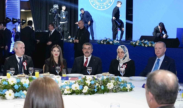 Ebru öğretmen yılın öğretmeni seçilerek Eskişehir’i gururlandırdı